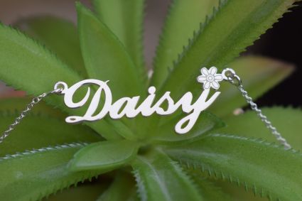 Daisy 2025 name necklace